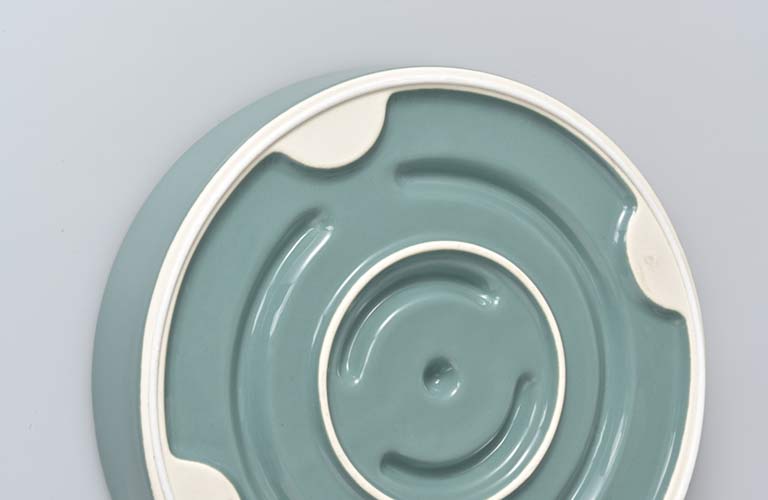 non-slip bottom of spunkyjunky ceramic slow feeder dog bowl